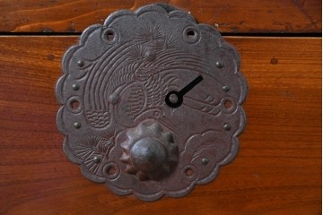 和製アンティーク　前面欅(ケヤキ)材　木目が魅力の庄内箪笥ローチェスト　(R-087322)