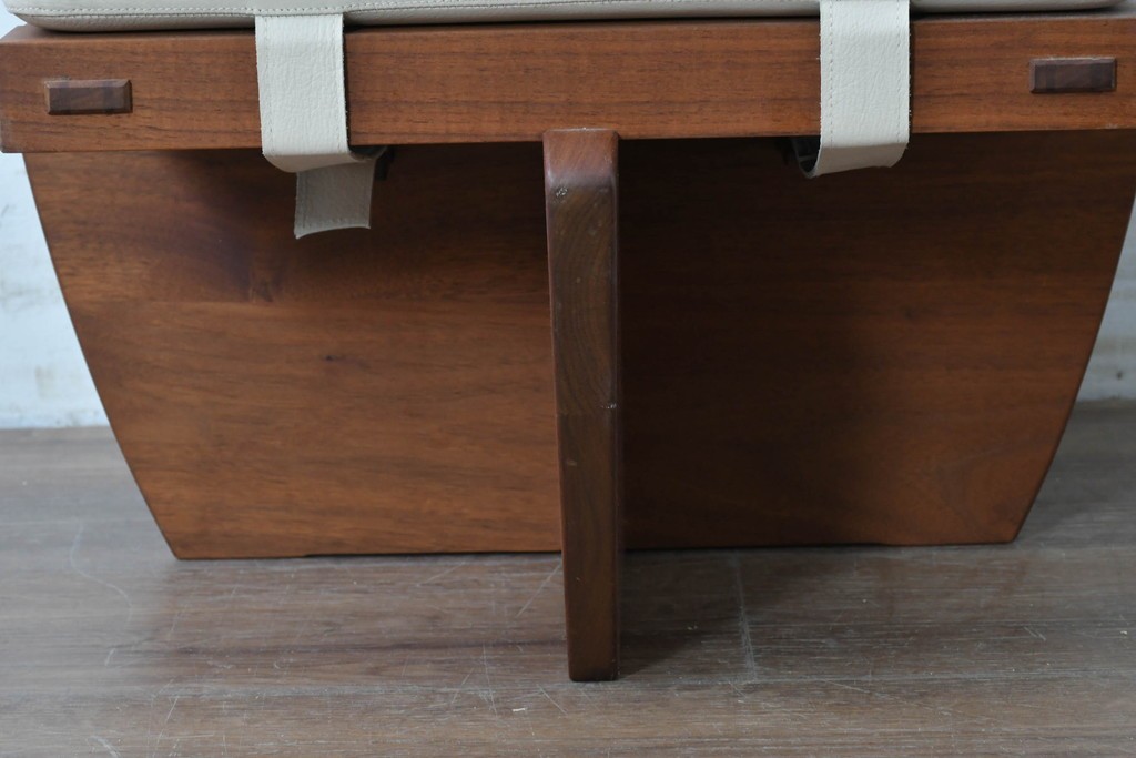 中古　桜製作所　ジョージ・ナカシマ(George Nakashima)　レザークッションのグリーンロック・オットマン　(R-087323)