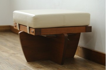 中古　桜製作所　ジョージ・ナカシマ(George Nakashima)　レザークッションのグリーンロック・オットマン　(R-087323)