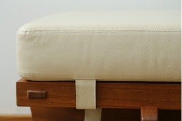中古　桜製作所　ジョージ・ナカシマ(George Nakashima)　レザークッションのグリーンロック・オットマン　(R-087323)