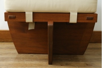 中古　桜製作所　ジョージ・ナカシマ(George Nakashima)　レザークッションのグリーンロック・オットマン　(R-087323)