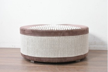 中古　コントラストの美しい幾何学パッチワークのラウンドフットスツール　(R-087324)