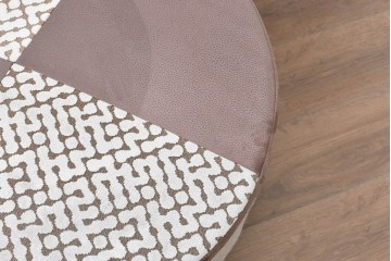 中古　コントラストの美しい幾何学パッチワークのラウンドフットスツール　(R-087324)