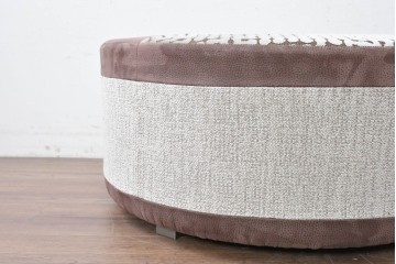 中古　コントラストの美しい幾何学パッチワークのラウンドフットスツール　(R-087324)