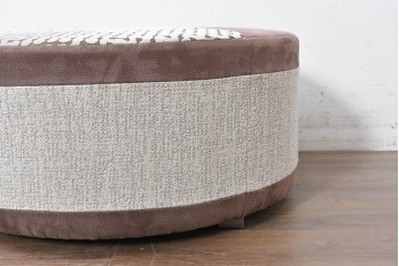 中古　コントラストの美しい幾何学パッチワークのラウンドフットスツール　(R-087324)