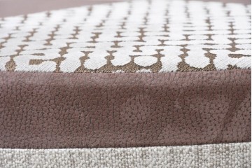 中古　コントラストの美しい幾何学パッチワークのラウンドフットスツール　(R-087324)