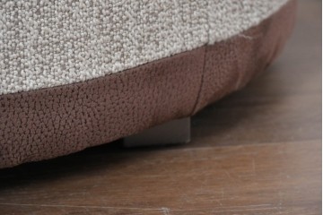 中古　コントラストの美しい幾何学パッチワークのラウンドフットスツール　(R-087324)