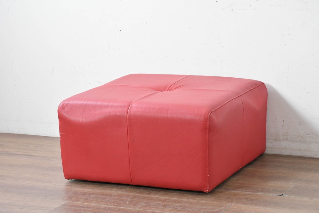 イタリアヴィンテージ　S'ACCOMODI(サコモディ)　赤が映えるミニマルデザインのキャスター付きオットマン　(R-087325)