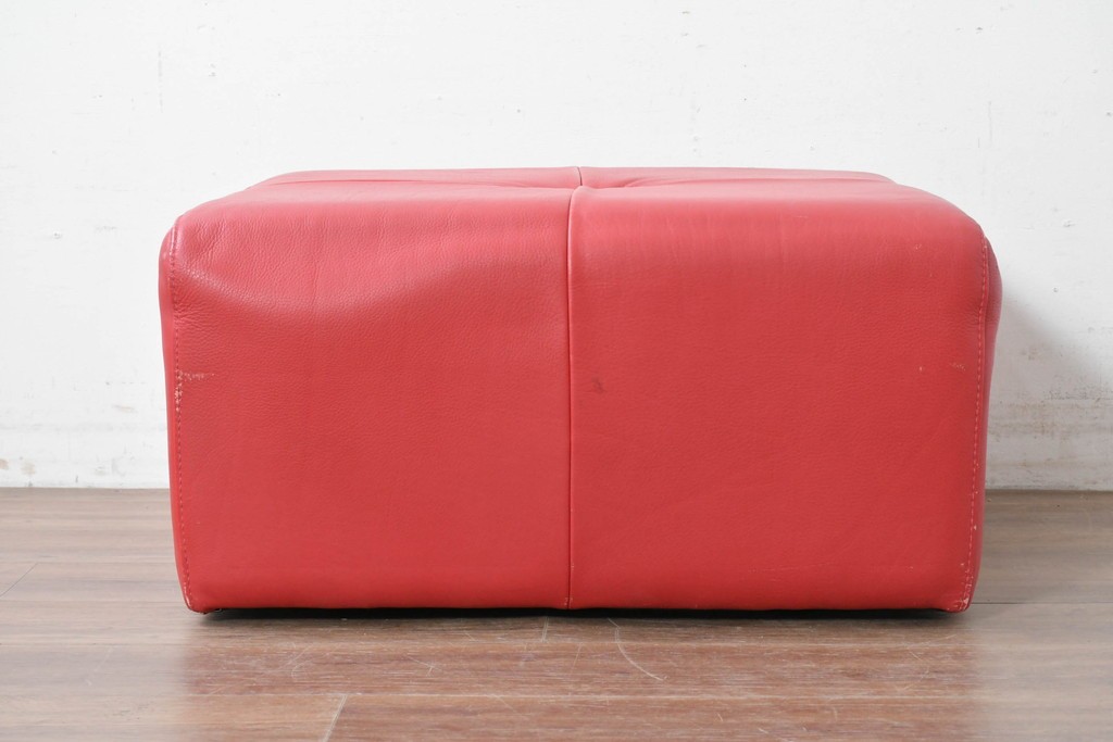 イタリアヴィンテージ　S'ACCOMODI(サコモディ)　赤が映えるミニマルデザインのキャスター付きオットマン　(R-087325)
