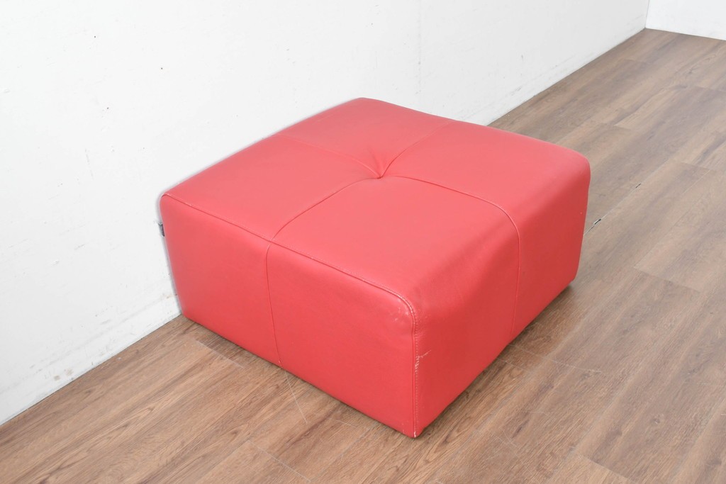 イタリアヴィンテージ　S'ACCOMODI(サコモディ)　赤が映えるミニマルデザインのキャスター付きオットマン　(R-087325)