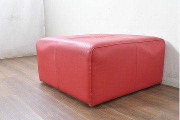 イタリアヴィンテージ　S'ACCOMODI(サコモディ)　赤が映えるミニマルデザインのキャスター付きオットマン　(R-087325)