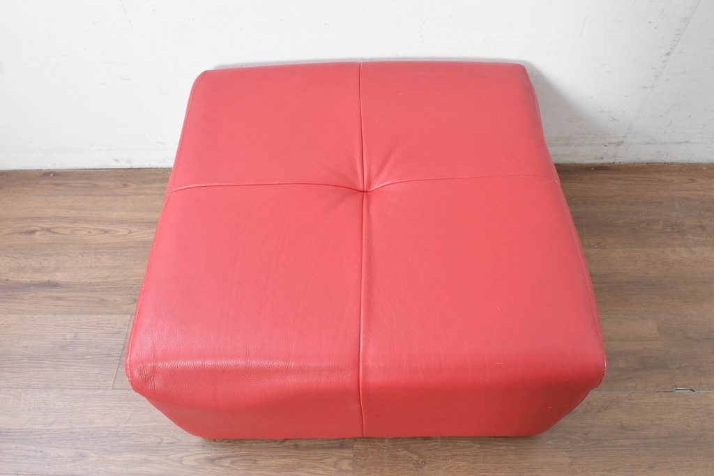 イタリアヴィンテージ　S'ACCOMODI(サコモディ)　赤が映えるミニマルデザインのキャスター付きオットマン　(R-087325)