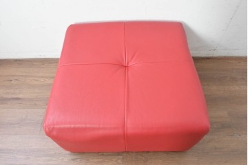 イタリアヴィンテージ　S'ACCOMODI(サコモディ)　赤が映えるミニマルデザインのキャスター付きオットマン　(R-087325)