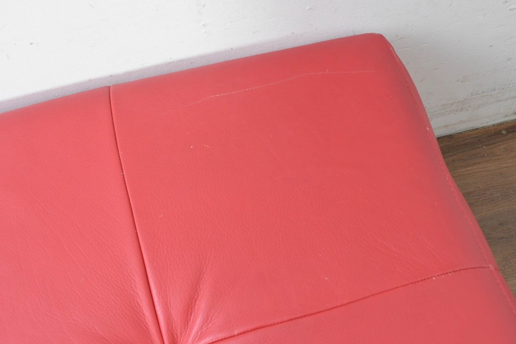 イタリアヴィンテージ　S'ACCOMODI(サコモディ)　赤が映えるミニマルデザインのキャスター付きオットマン　(R-087325)