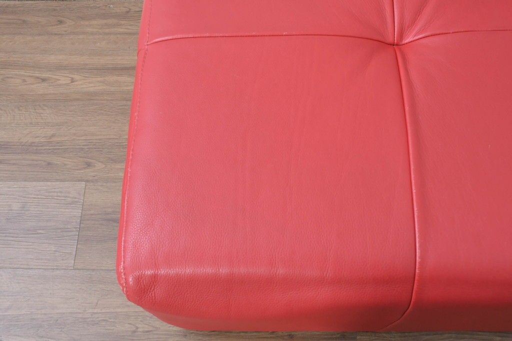 イタリアヴィンテージ　S'ACCOMODI(サコモディ)　赤が映えるミニマルデザインのキャスター付きオットマン　(R-087325)