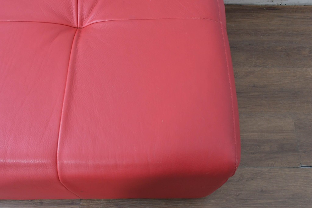 イタリアヴィンテージ　S'ACCOMODI(サコモディ)　赤が映えるミニマルデザインのキャスター付きオットマン　(R-087325)