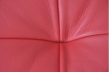 イタリアヴィンテージ　S'ACCOMODI(サコモディ)　赤が映えるミニマルデザインのキャスター付きオットマン　(R-087325)