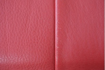 イタリアヴィンテージ　S'ACCOMODI(サコモディ)　赤が映えるミニマルデザインのキャスター付きオットマン　(R-087325)