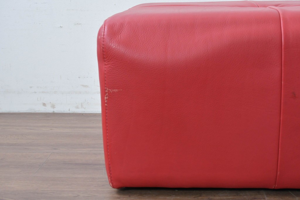 イタリアヴィンテージ　S'ACCOMODI(サコモディ)　赤が映えるミニマルデザインのキャスター付きオットマン　(R-087325)