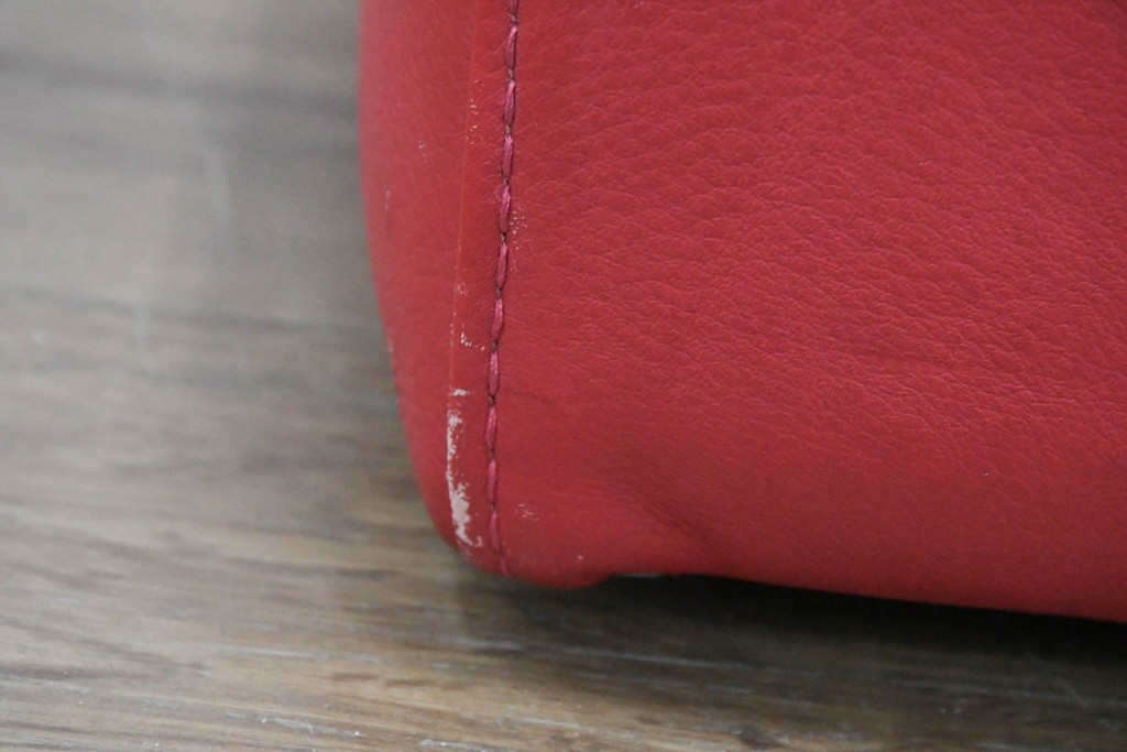 イタリアヴィンテージ　S'ACCOMODI(サコモディ)　赤が映えるミニマルデザインのキャスター付きオットマン　(R-087325)