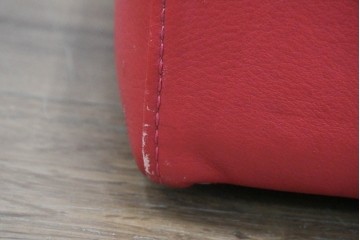 イタリアヴィンテージ　S'ACCOMODI(サコモディ)　赤が映えるミニマルデザインのキャスター付きオットマン　(R-087325)