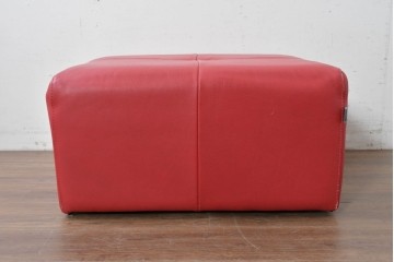 イタリアヴィンテージ　S'ACCOMODI(サコモディ)　赤が映えるミニマルデザインのキャスター付きオットマン　(R-087325)