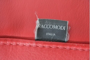 イタリアヴィンテージ　S'ACCOMODI(サコモディ)　赤が映えるミニマルデザインのキャスター付きオットマン　(R-087325)