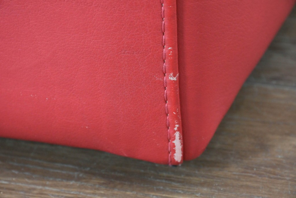 イタリアヴィンテージ　S'ACCOMODI(サコモディ)　赤が映えるミニマルデザインのキャスター付きオットマン　(R-087325)