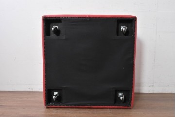 イタリアヴィンテージ　S'ACCOMODI(サコモディ)　赤が映えるミニマルデザインのキャスター付きオットマン　(R-087325)