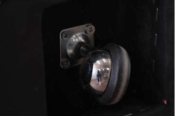 イタリアヴィンテージ　S'ACCOMODI(サコモディ)　赤が映えるミニマルデザインのキャスター付きオットマン　(R-087325)