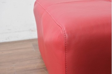 イタリアヴィンテージ　S'ACCOMODI(サコモディ)　赤が映えるミニマルデザインのキャスター付きオットマン　(R-087325)