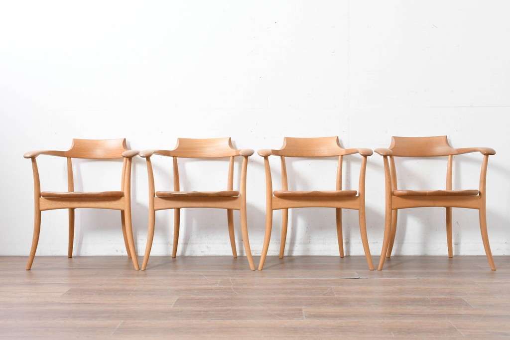 中古　飛騨産業　キツツキマーク　CRESCENT(クレセント)シリーズ　オーク材　曲線美が際立つアームチェア4脚セット　定価約39万円　(R-087326)