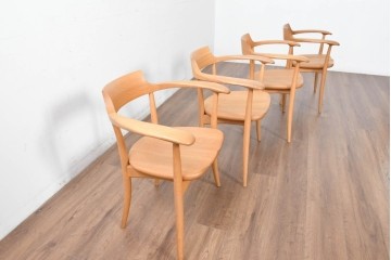 中古　飛騨産業　キツツキマーク　CRESCENT(クレセント)シリーズ　オーク材　曲線美が際立つアームチェア4脚セット　定価約39万円　(R-087326)