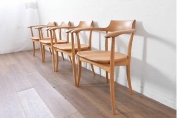 中古　飛騨産業　キツツキマーク　CRESCENT(クレセント)シリーズ　オーク材　曲線美が際立つアームチェア4脚セット　定価約39万円　(R-087326)