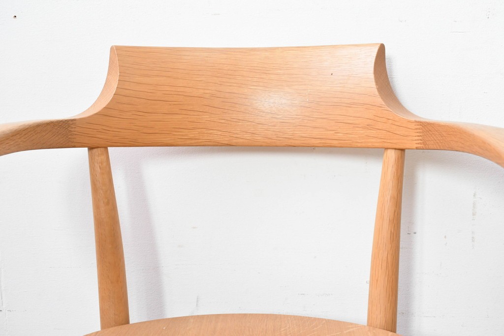 中古　飛騨産業　キツツキマーク　CRESCENT(クレセント)シリーズ　オーク材　曲線美が際立つアームチェア4脚セット　定価約39万円　(R-087326)