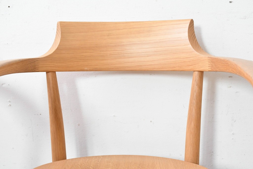 中古　飛騨産業　キツツキマーク　CRESCENT(クレセント)シリーズ　オーク材　曲線美が際立つアームチェア4脚セット　定価約39万円　(R-087326)