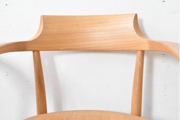 中古　飛騨産業　キツツキマーク　CRESCENT(クレセント)シリーズ　オーク材　曲線美が際立つアームチェア4脚セット　定価約39万円　(R-087326)