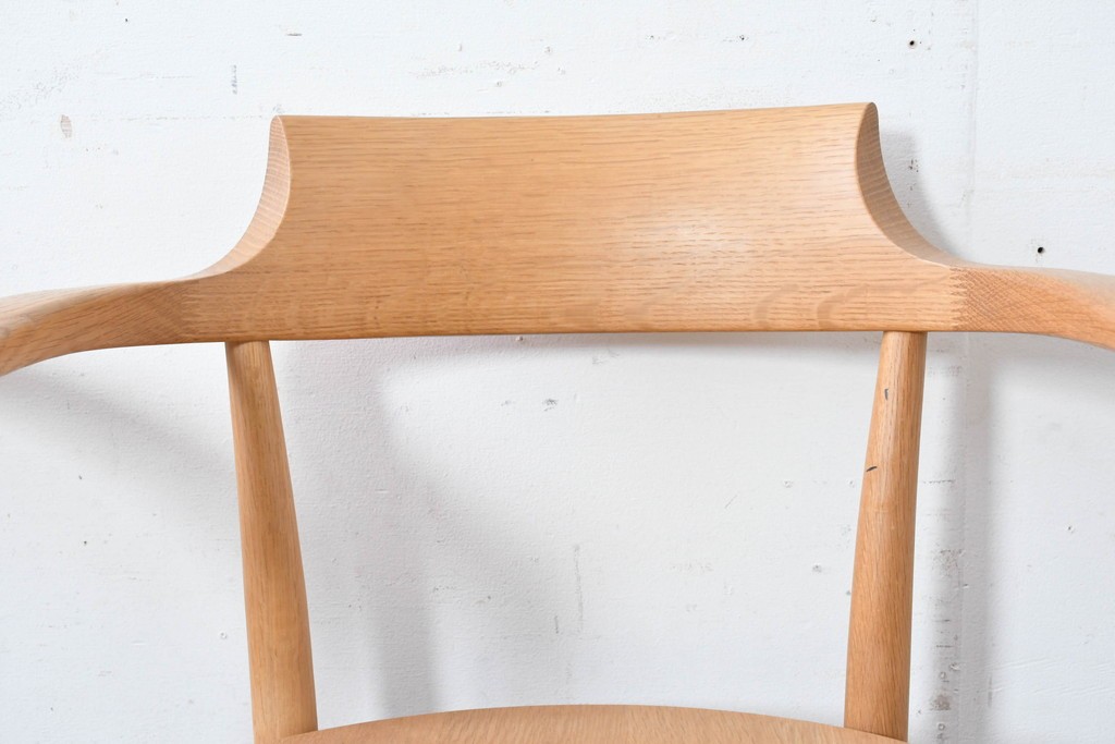 中古　飛騨産業　キツツキマーク　CRESCENT(クレセント)シリーズ　オーク材　曲線美が際立つアームチェア4脚セット　定価約39万円　(R-087326)