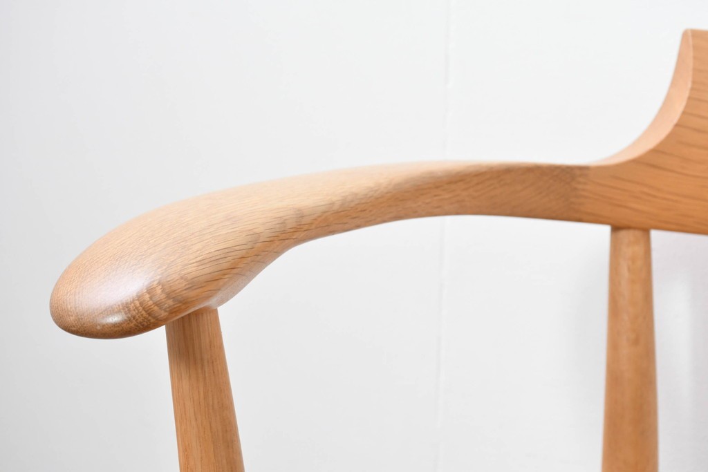 中古　飛騨産業　キツツキマーク　CRESCENT(クレセント)シリーズ　オーク材　曲線美が際立つアームチェア4脚セット　定価約39万円　(R-087326)