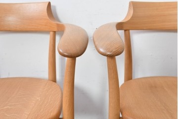 中古　飛騨産業　キツツキマーク　CRESCENT(クレセント)シリーズ　オーク材　曲線美が際立つアームチェア4脚セット　定価約39万円　(R-087326)