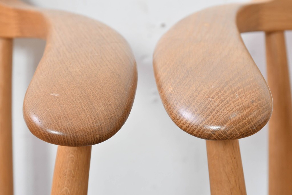 中古　飛騨産業　キツツキマーク　CRESCENT(クレセント)シリーズ　オーク材　曲線美が際立つアームチェア4脚セット　定価約39万円　(R-087326)