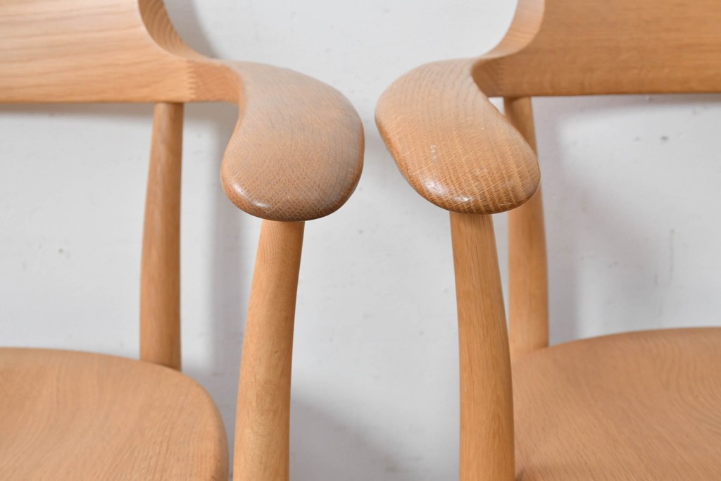 中古　飛騨産業　キツツキマーク　CRESCENT(クレセント)シリーズ　オーク材　曲線美が際立つアームチェア4脚セット　定価約39万円　(R-087326)