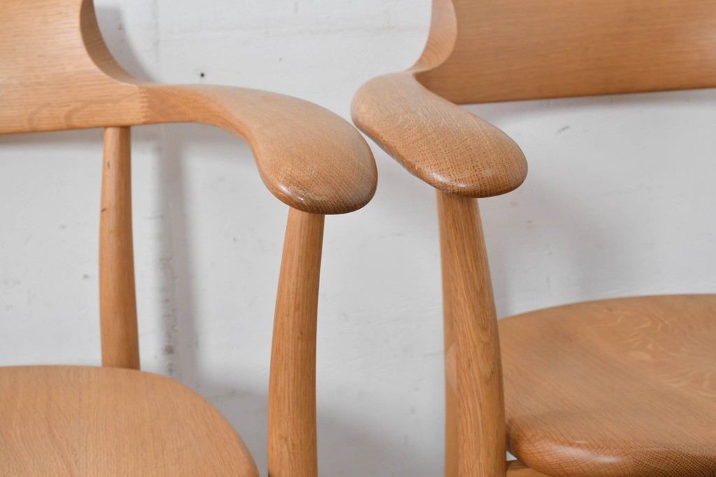 中古　飛騨産業　キツツキマーク　CRESCENT(クレセント)シリーズ　オーク材　曲線美が際立つアームチェア4脚セット　定価約39万円　(R-087326)