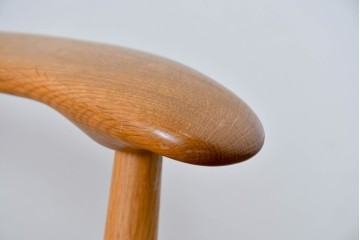 中古　飛騨産業　キツツキマーク　CRESCENT(クレセント)シリーズ　オーク材　曲線美が際立つアームチェア4脚セット　定価約39万円　(R-087326)