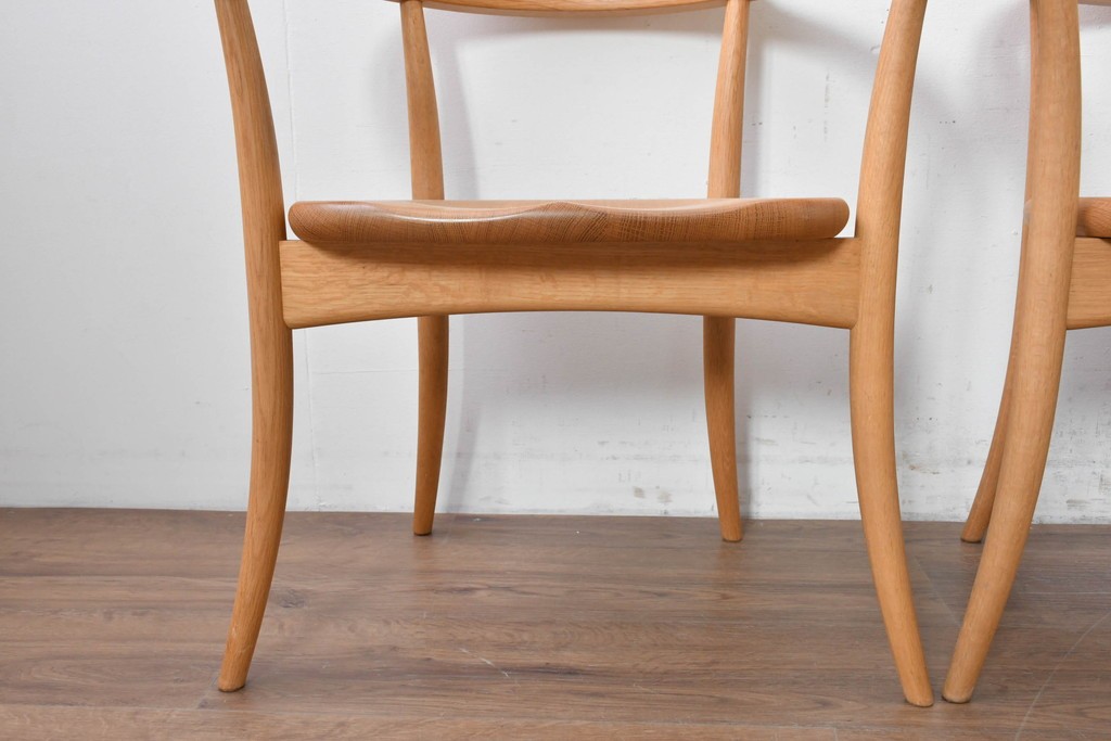 中古　飛騨産業　キツツキマーク　CRESCENT(クレセント)シリーズ　オーク材　曲線美が際立つアームチェア4脚セット　定価約39万円　(R-087326)