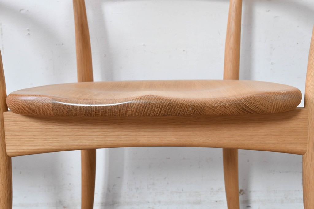 中古　飛騨産業　キツツキマーク　CRESCENT(クレセント)シリーズ　オーク材　曲線美が際立つアームチェア4脚セット　定価約39万円　(R-087326)