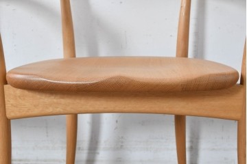 中古　飛騨産業　キツツキマーク　CRESCENT(クレセント)シリーズ　オーク材　曲線美が際立つアームチェア4脚セット　定価約39万円　(R-087326)