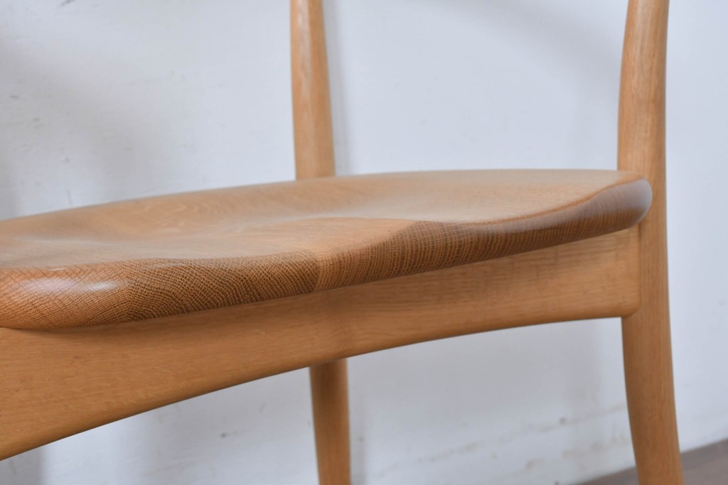 中古　飛騨産業　キツツキマーク　CRESCENT(クレセント)シリーズ　オーク材　曲線美が際立つアームチェア4脚セット　定価約39万円　(R-087326)