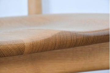 中古　飛騨産業　キツツキマーク　CRESCENT(クレセント)シリーズ　オーク材　曲線美が際立つアームチェア4脚セット　定価約39万円　(R-087326)