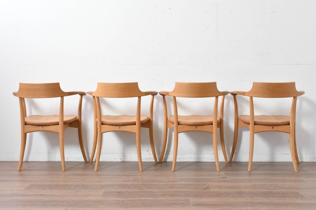 中古　飛騨産業　キツツキマーク　CRESCENT(クレセント)シリーズ　オーク材　曲線美が際立つアームチェア4脚セット　定価約39万円　(R-087326)